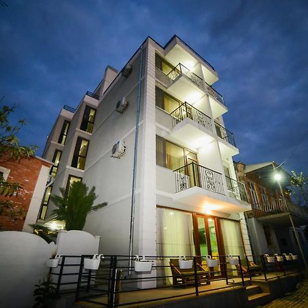 Lemon Hotel Kutaisi Exterior photo